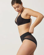 Braguita reductora de corte láser invisible bajo la ropa