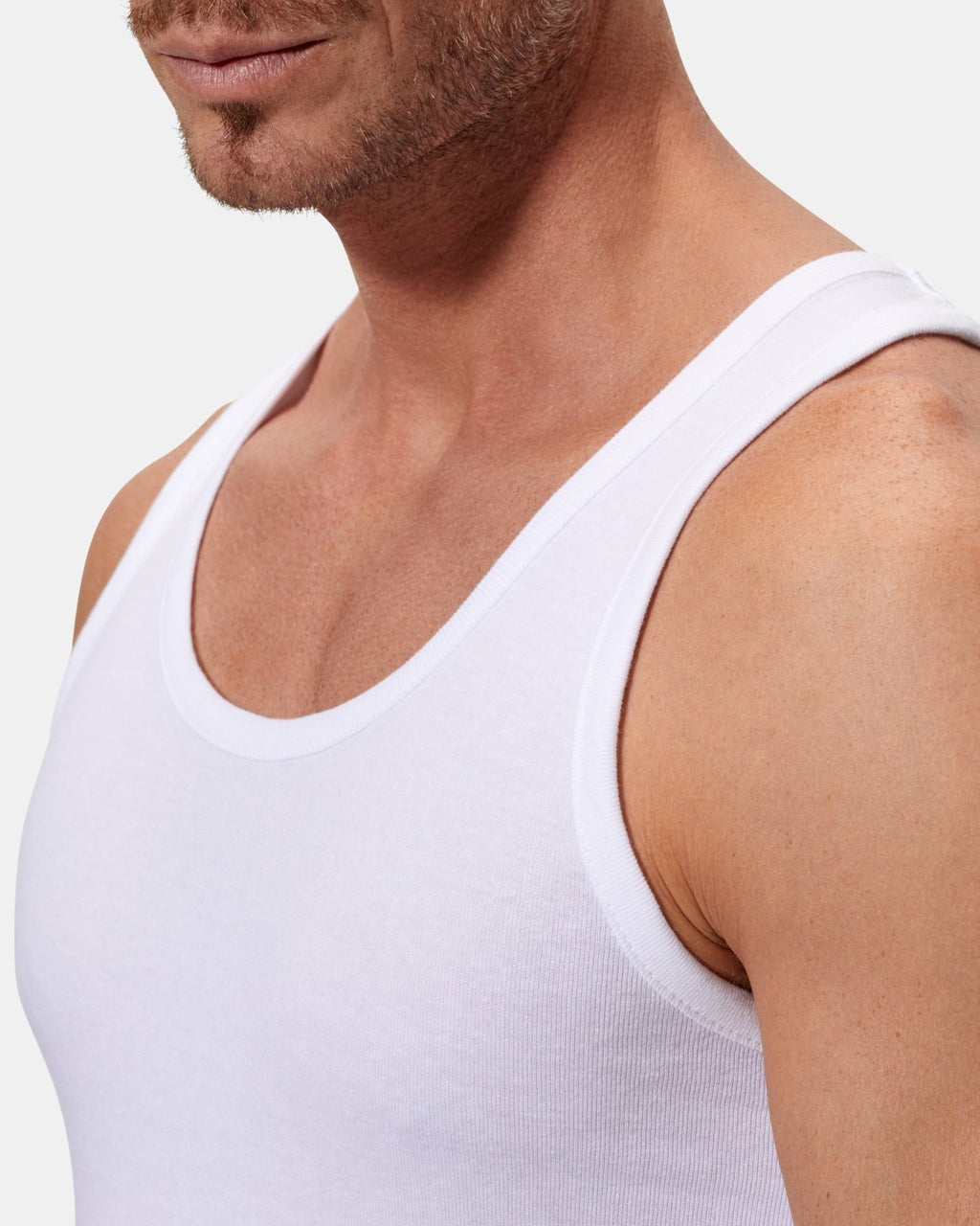 CAMISETA-DE-TIRANTES-HOMBRE-ABANDERADO_100_ALGODON-SUAVE_PACKDE2_-DETALLE