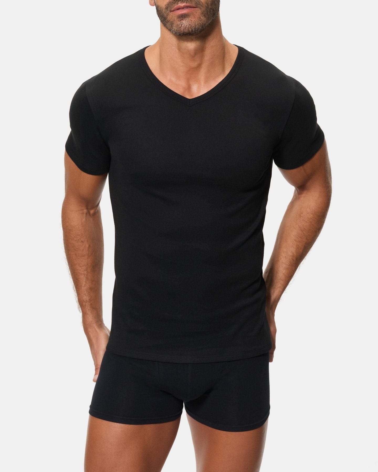 CAMISETA-INTERIOR-TERMICA-CUELLO-EN_V_-ABANDERADO-NEGRO