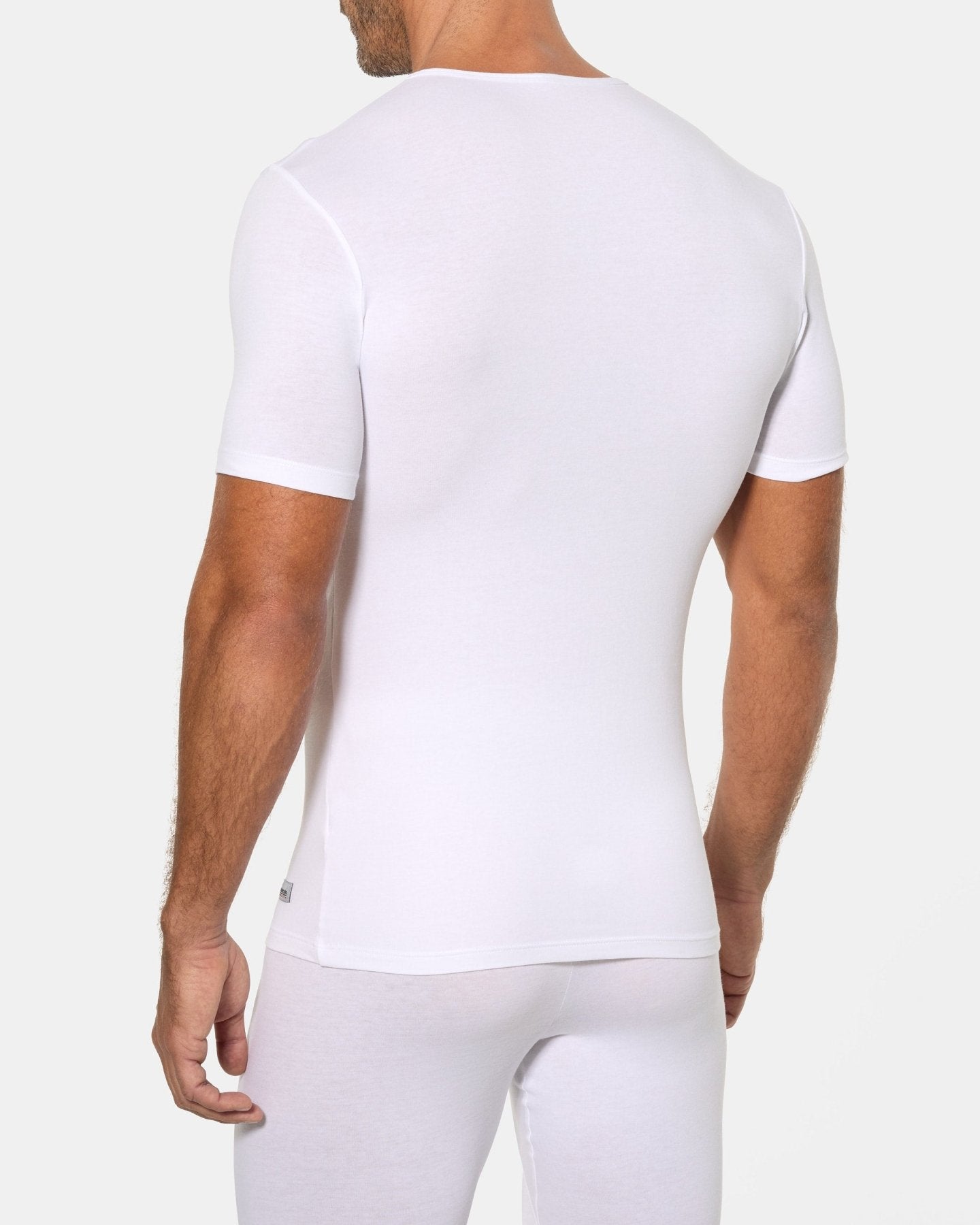 CAMISETA-INTERIOR-TERMICA-DE-MANGA-CORTA-CUELLO-REDONDO-ABANDERADO-BLANCO-ESPALDA