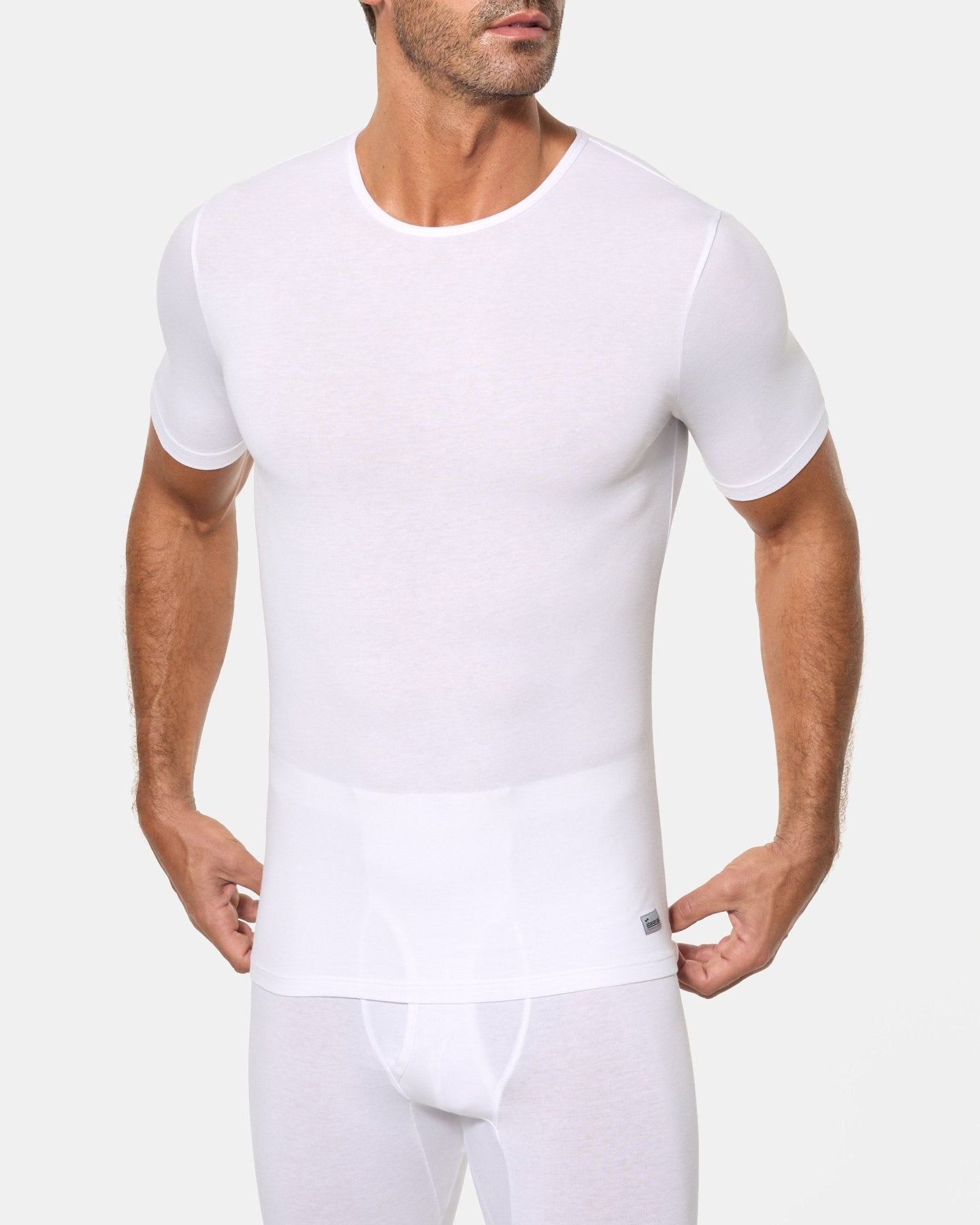 CAMISETA-INTERIOR-TERMICA-DE-MANGA-CORTA-CUELLO-REDONDO-ABANDERADO-BLANCO