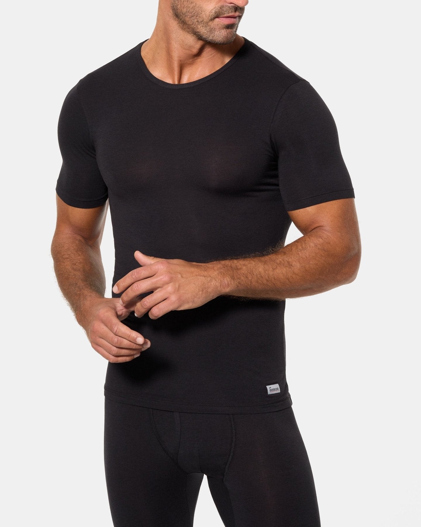 CAMISETA-INTERIOR-TERMICA-DE-MANGA-CORTA-CUELLO-REDONDO-ABANDERADO-NEGRO