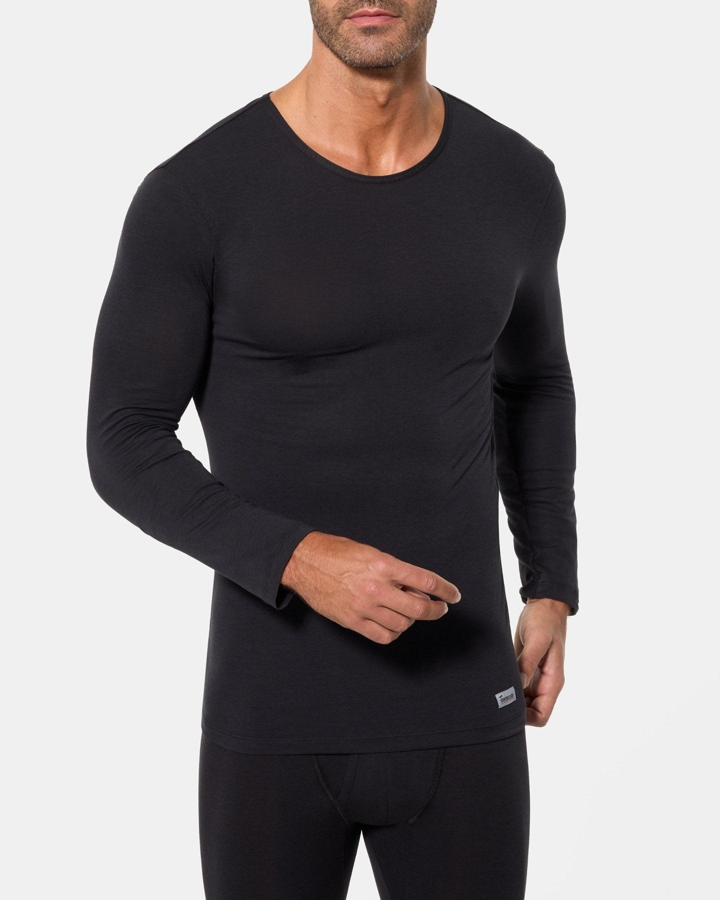 CAMISETA-INTERIOR-TERMICA-DE-MANGALARGACUELLOREDONDO-ABANDERADO-NEGRO