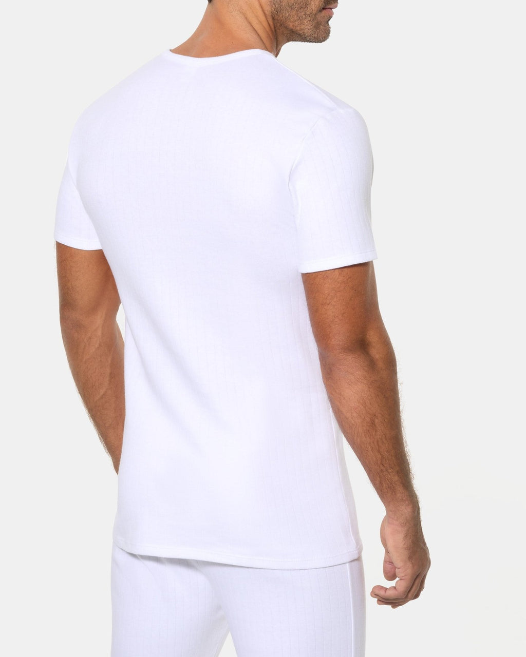 CAMISETA-MANGA-CORTA-CUELLO-EN_V_-ABANDERADO-ESPALDA