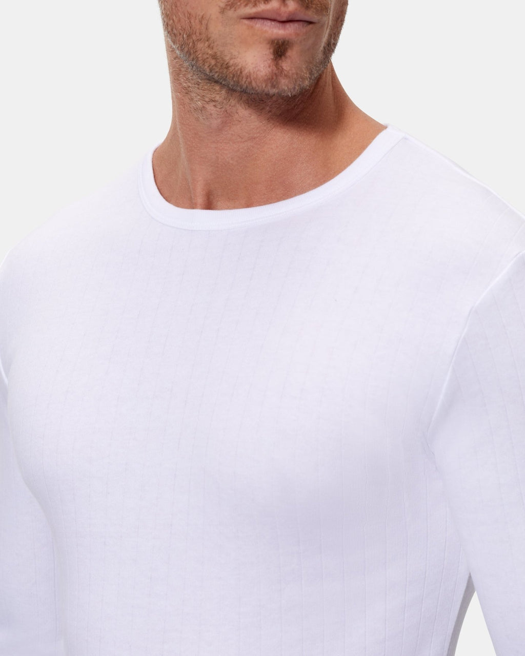 CAMISETA-TERMICA-MANGA-LARGA-CUELLOREDONDO-ABANDERADO-DETALLES