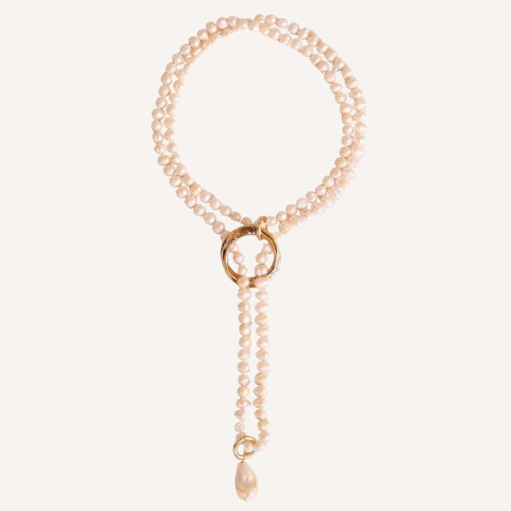 Collar de perlas barrocas de diseño contemporáneo