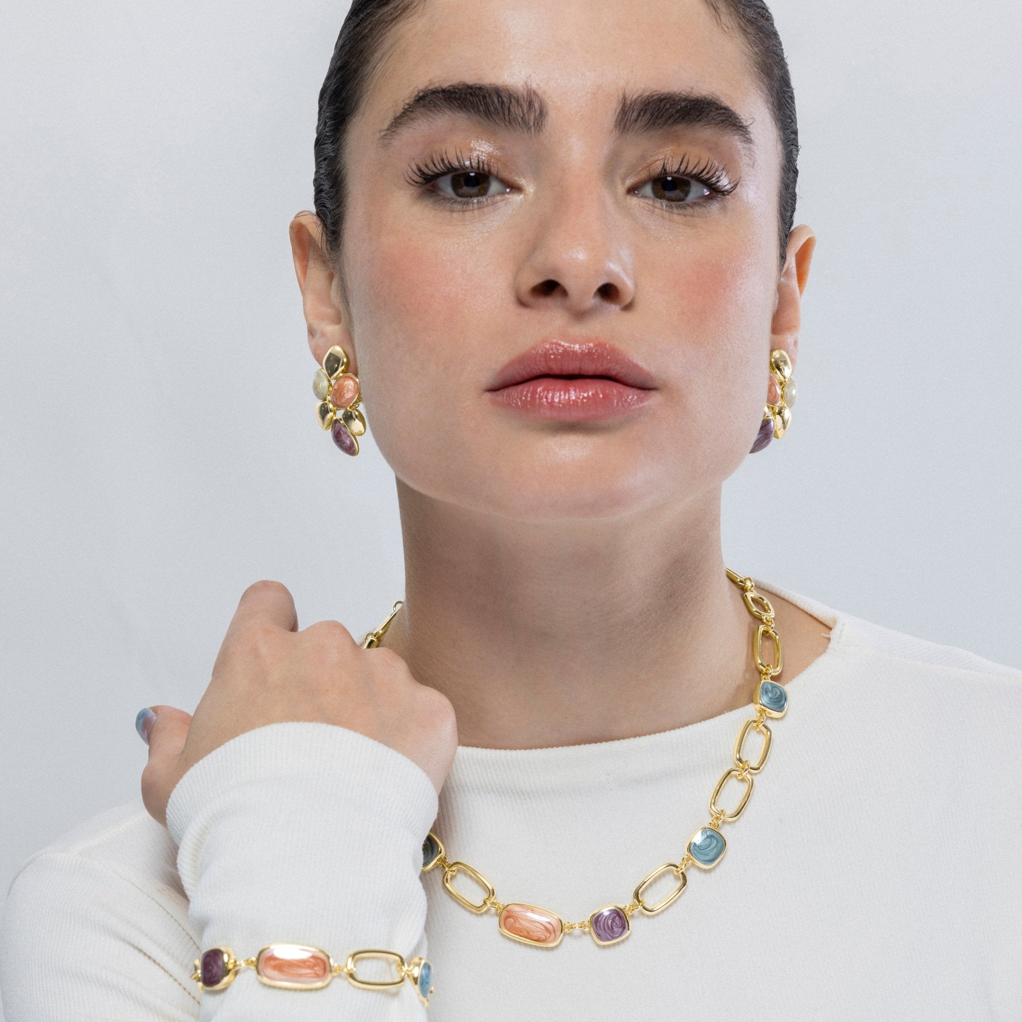Collar dorado mujer con resina de colores