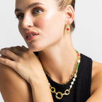 Collar elegante con perla blanca