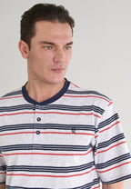 Detalle cuello pijama hombre gris