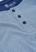 Detalle cuello tapeta pijama hombre azul
