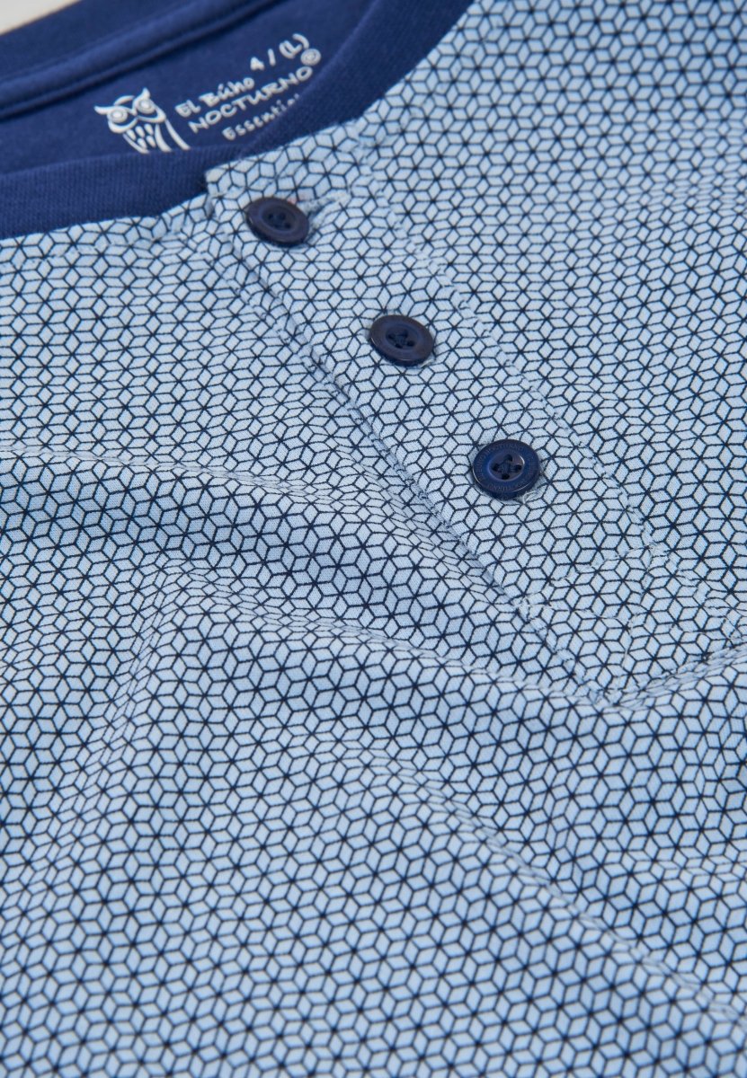 Detalle cuello tapeta pijama hombre azul