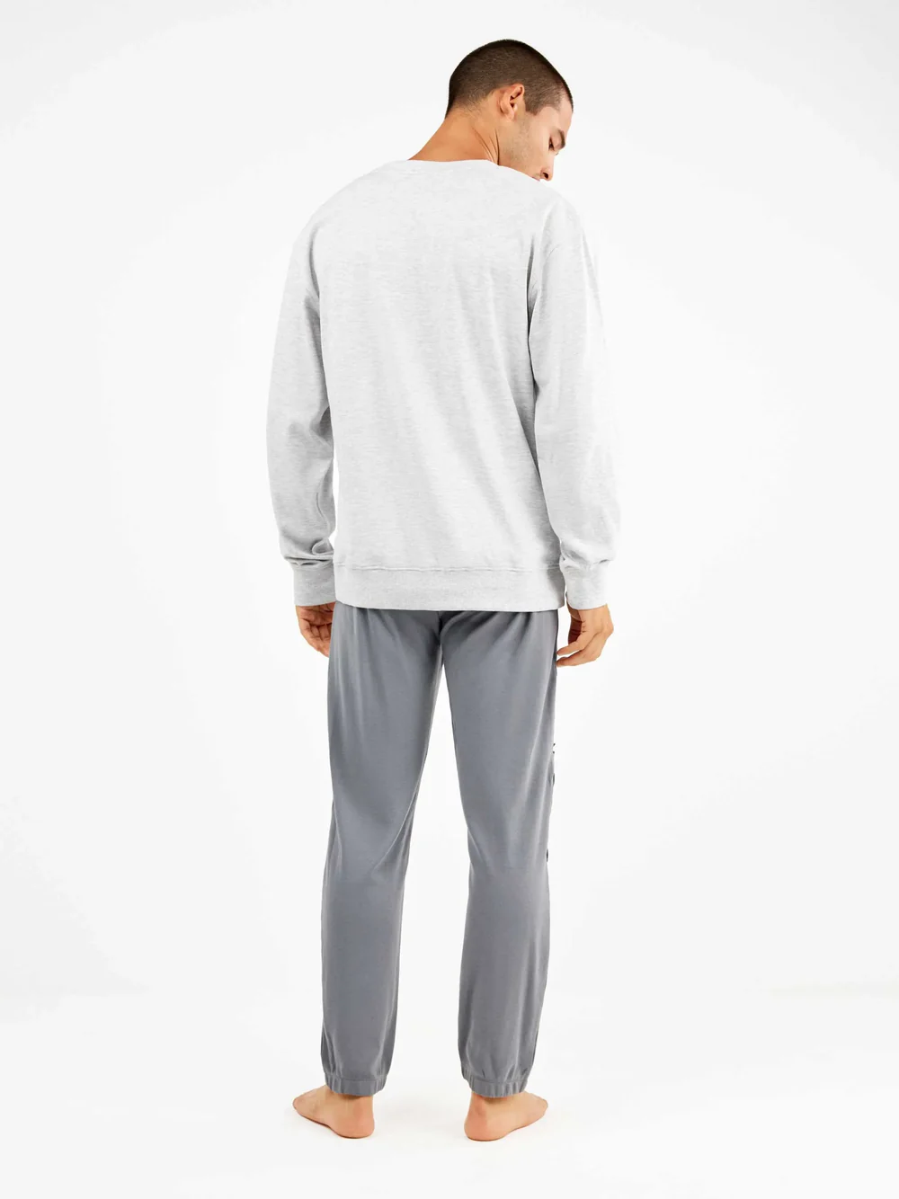 PIJAMA DE HOMBRE CON ESTAMPADO DE SYLVESTER - GISELA DETALLES ESPALDA