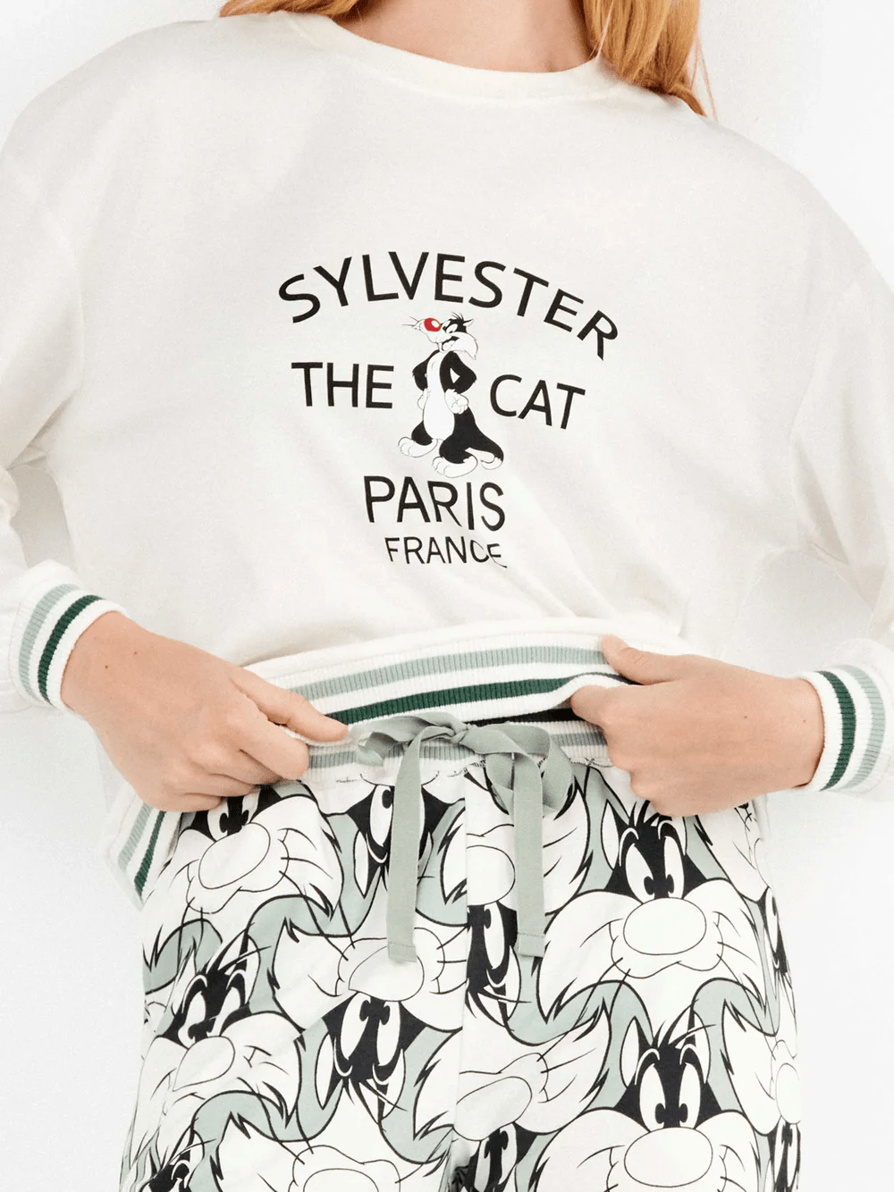 PIJAMA DE MUJER CON ESTAMPADO DE SYLVESTER_GISELA-DETALLES