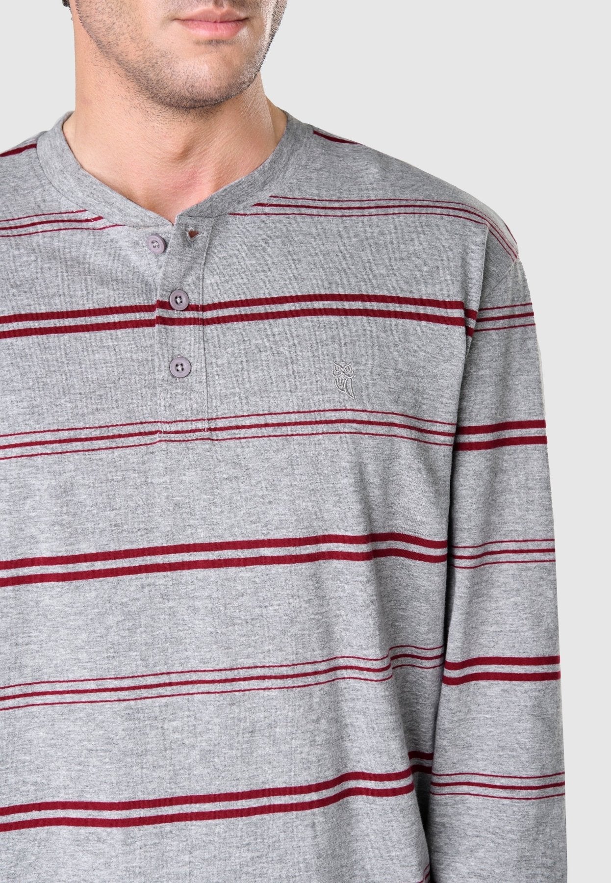 Parte superior del pijama de hombre con cuello tapeta y botones