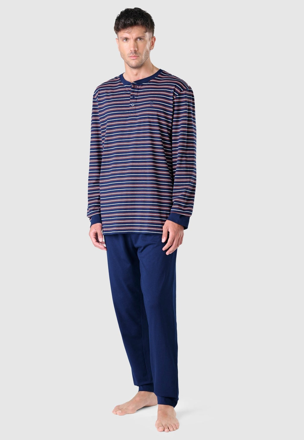 Pijama largo de hombre de algodón con rayas azules y tapeta