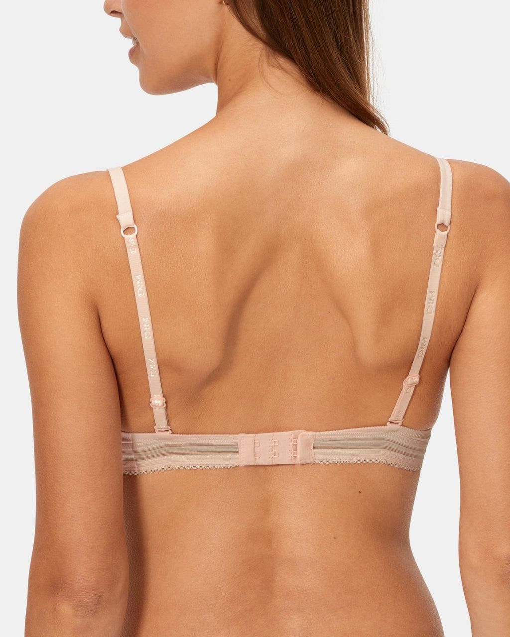 SUJETADOR-DIM-INVISIFREE-BEIGE-ESPALDA