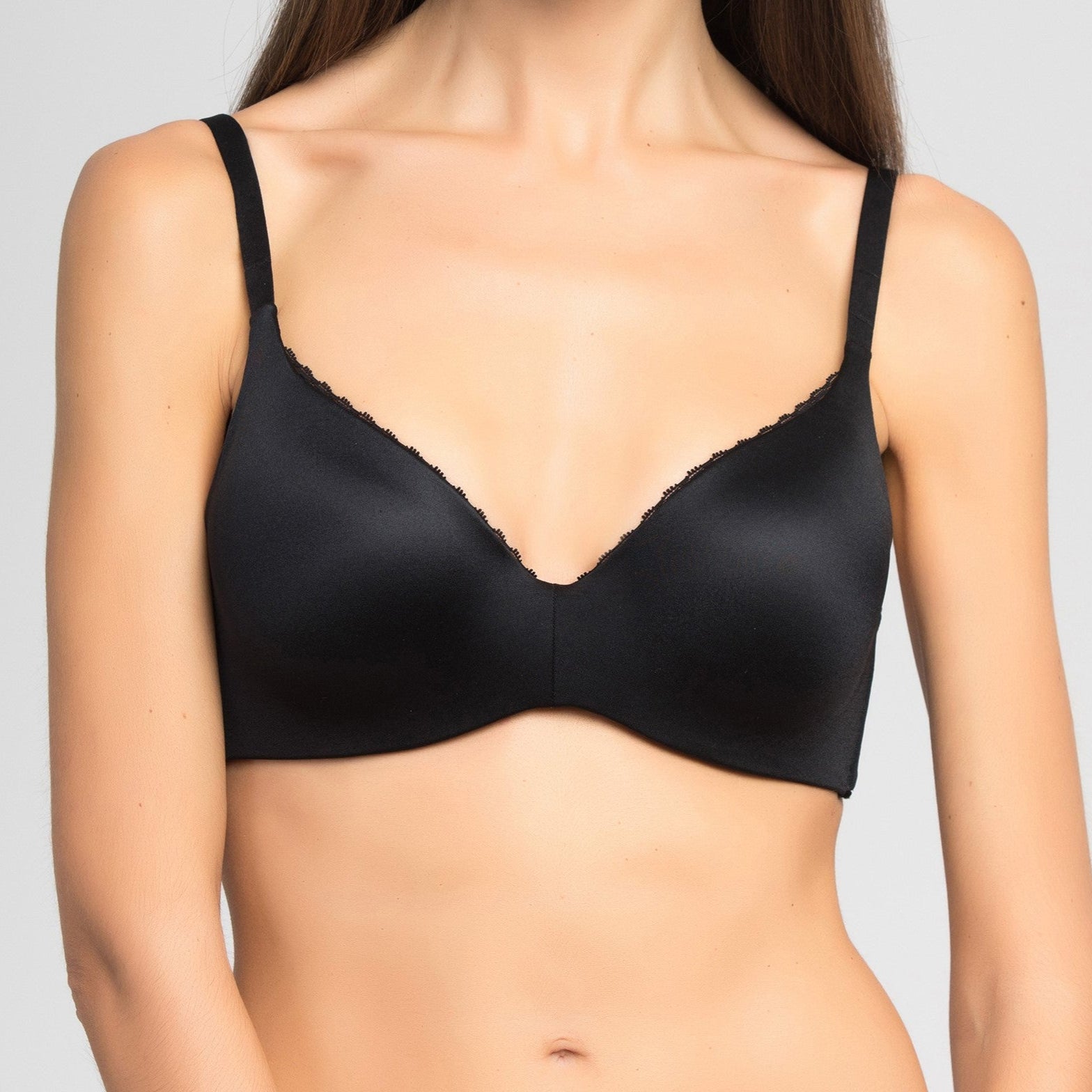 SUJETADOR-PLAYTEX-CON-COPA-Y-AROS-INVISIBILIDAD24H-NEGRO