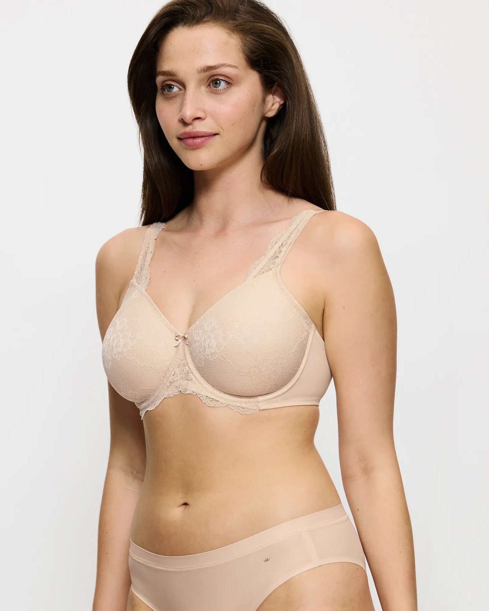 Sujetador reductor con aros TRIUMPH Contouring Sensation W01 en color beige