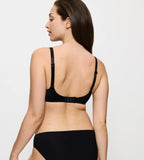 Detalle de copas sin relleno del sujetador Triumph Contouring Sensation W01