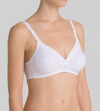 Modelo con sujetador sin aros Triumph Cotton Classic Stretch N cómodo y transpirable