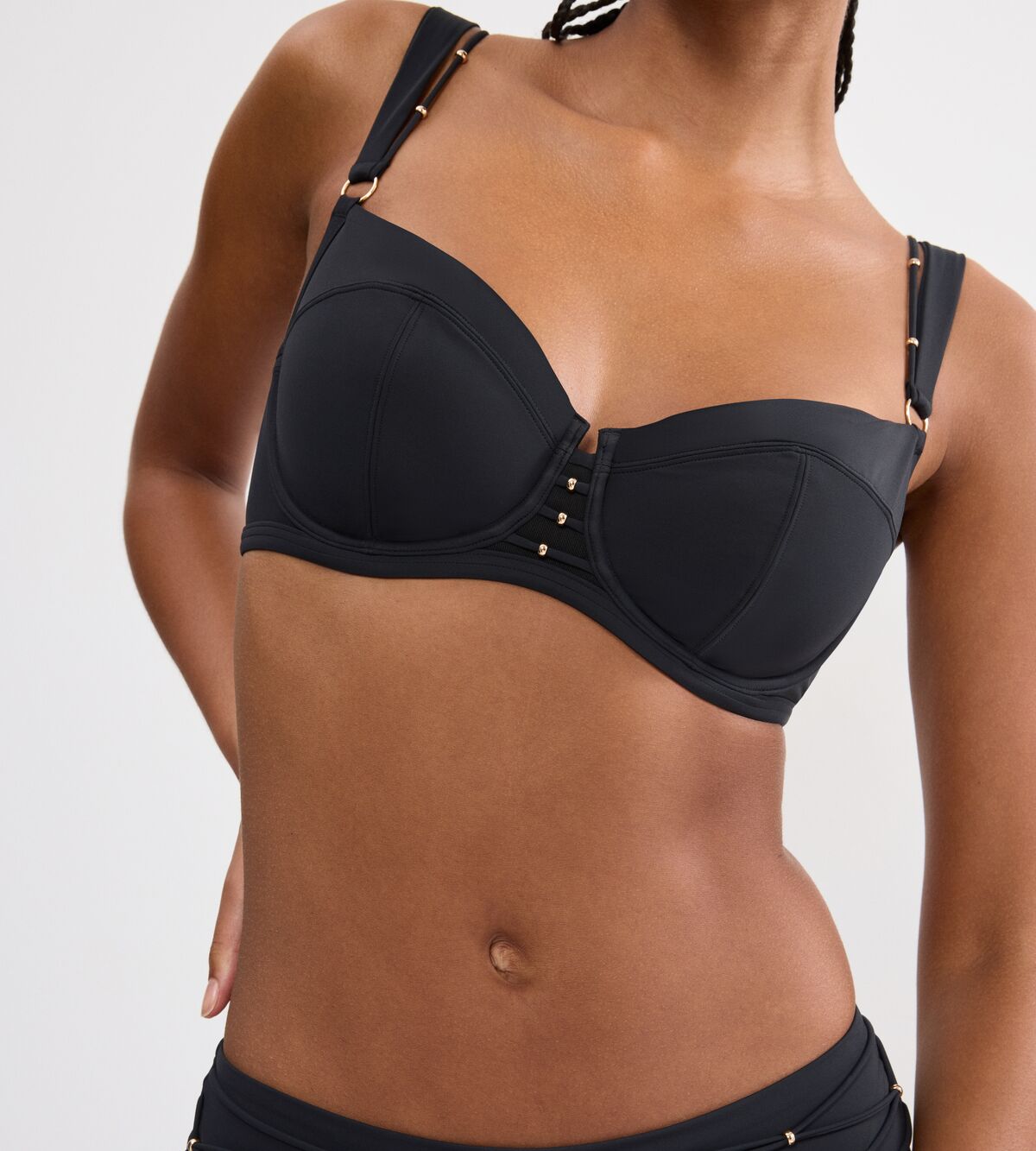 Top bikini elegante Triumph negro