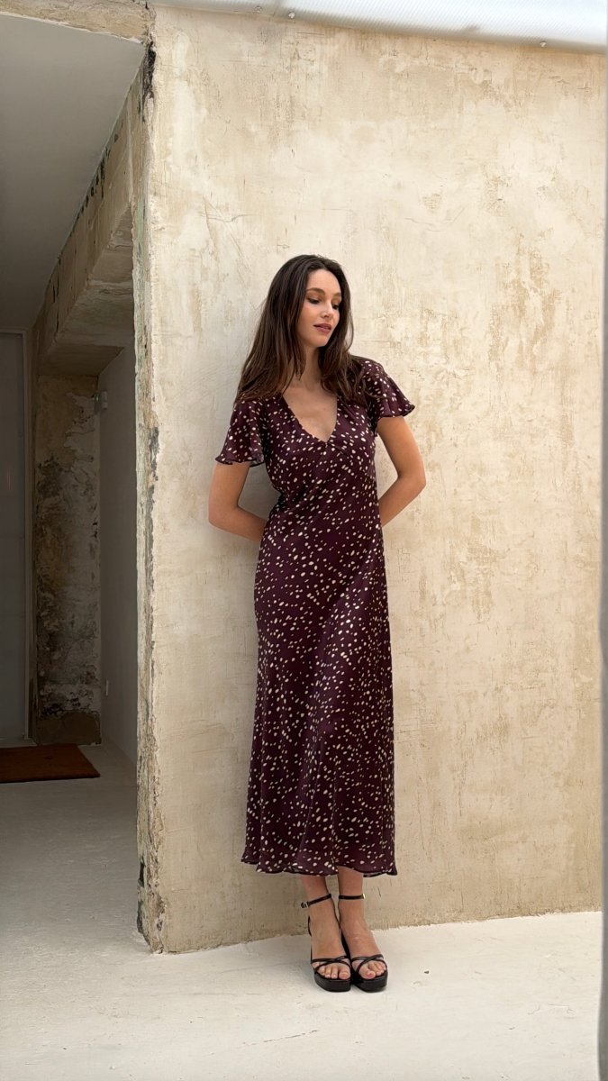 Vestido casual sofisticado berenjena