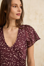 Vestido estampado moteado berenjena