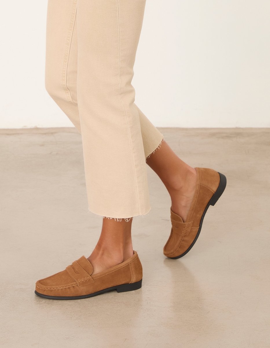 Zapato de piel de ante camel