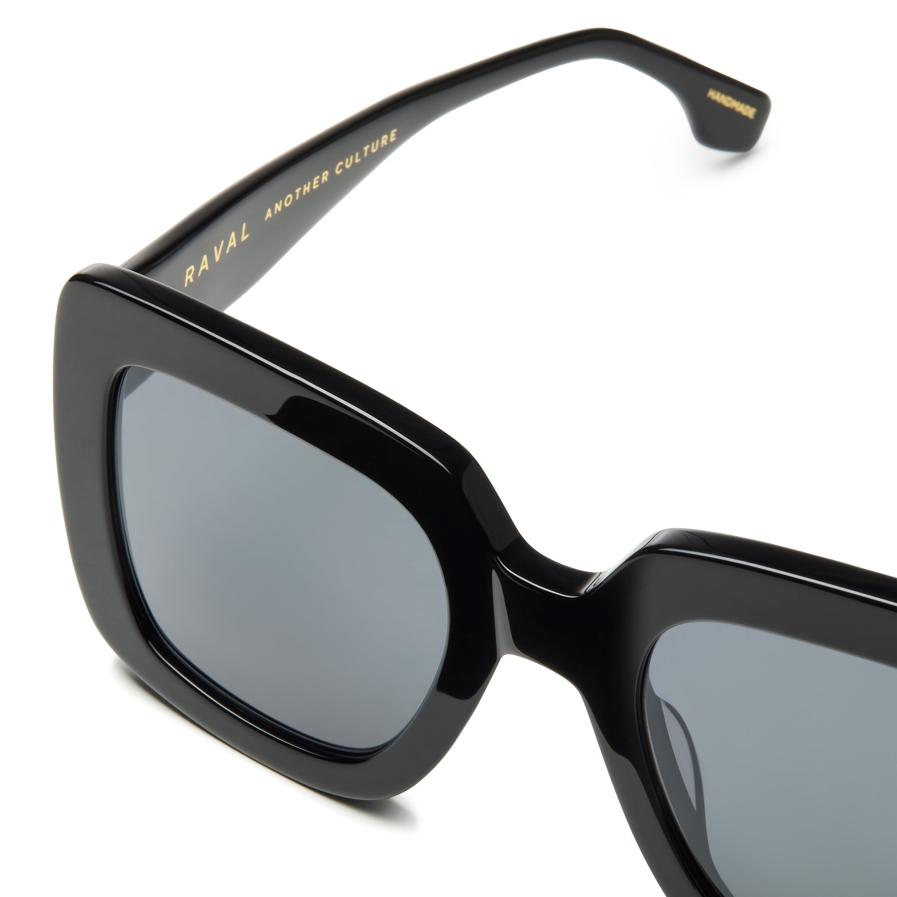 gafas Sheril C1 detalle varillas logo