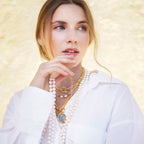 Collar ISSOA largo con moneda oro con perla