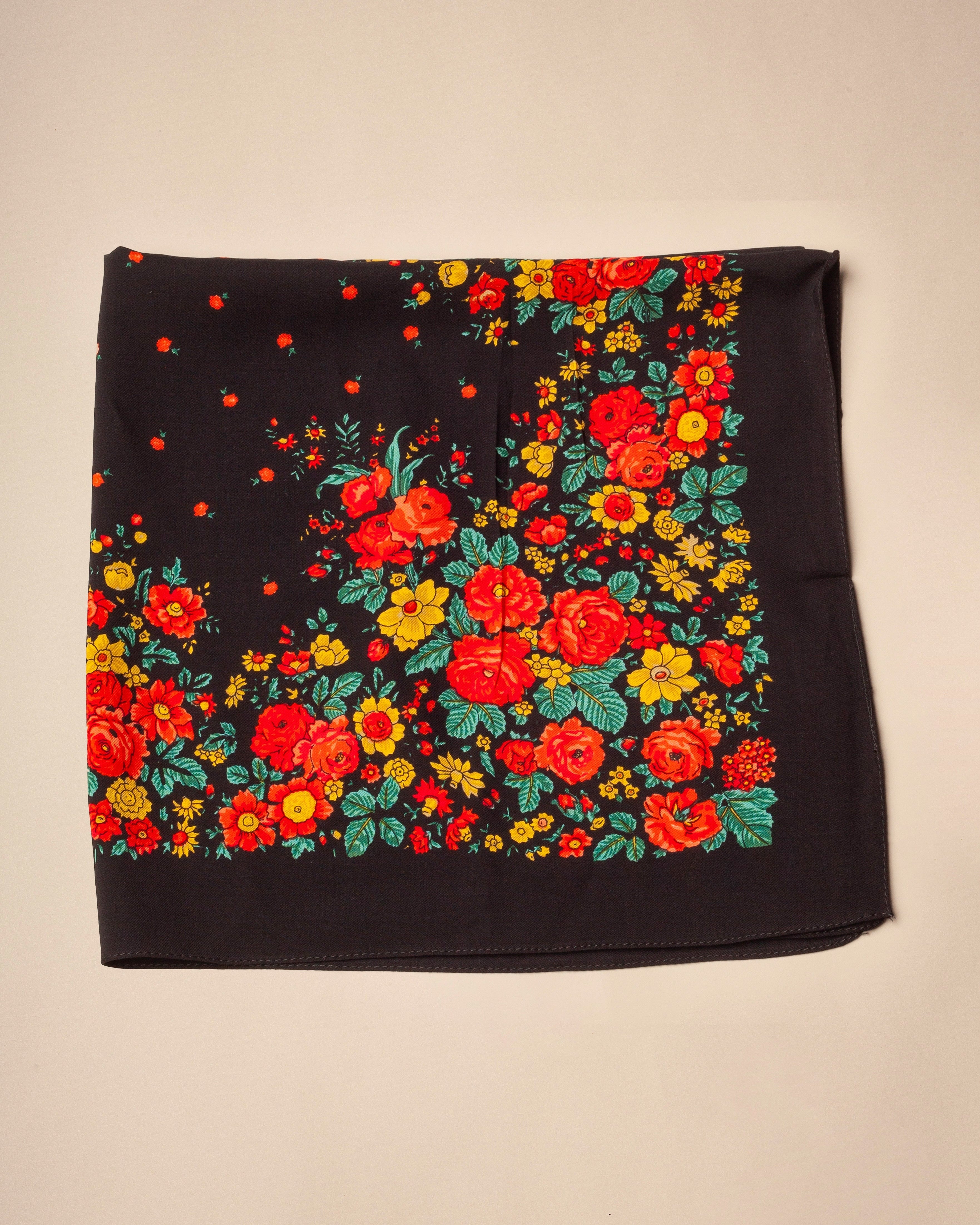 pañuelo floral negro