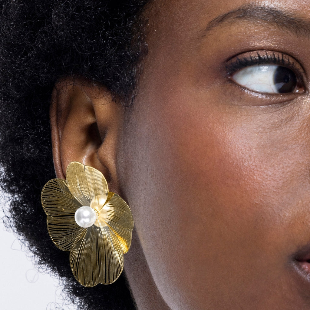PENDIENTES LEINA DE PERLA BLANCA ACABADOS EN ORO 18K