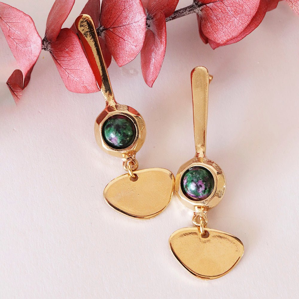 pendientes dorados Rowan Cro diseño ligero